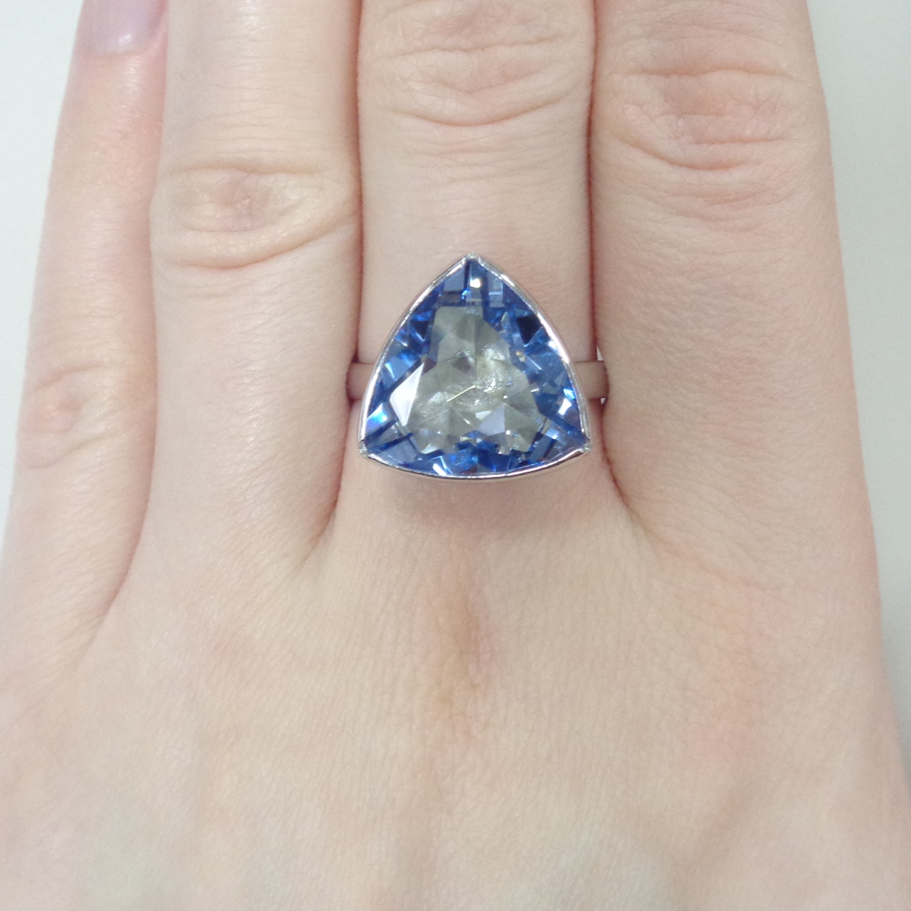 Серебряное кольцо с синим горным хрусталем